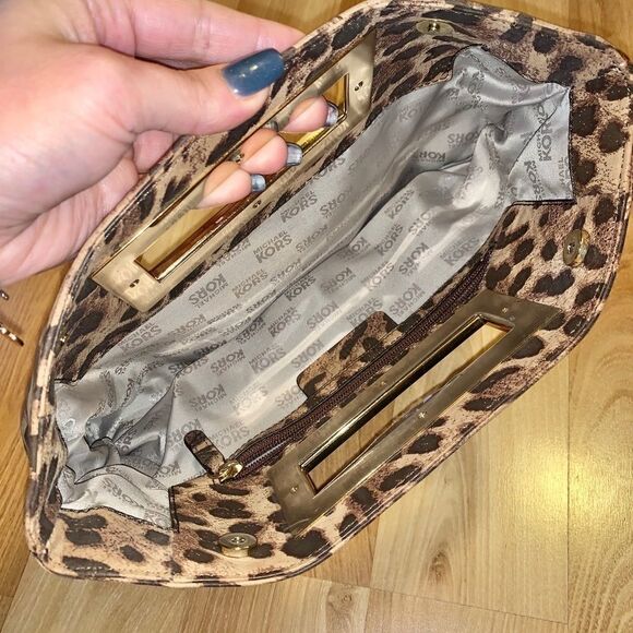 MICHAEL KORS Leopard Print Clutch MICHAEL KORS Leopard Print Clutch Mich… - Picture 2 of 8